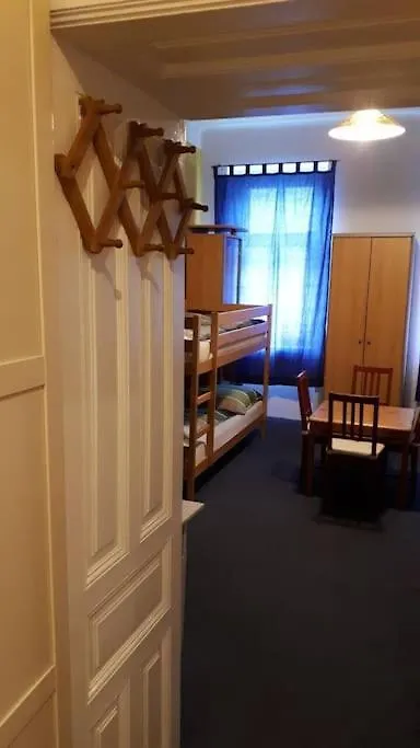 Simple Apartment 10 Minutes To Downtown Wien Österreich