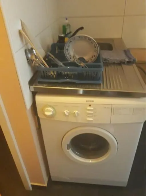 Simple Apartment 10 Minutes To Downtown Wien